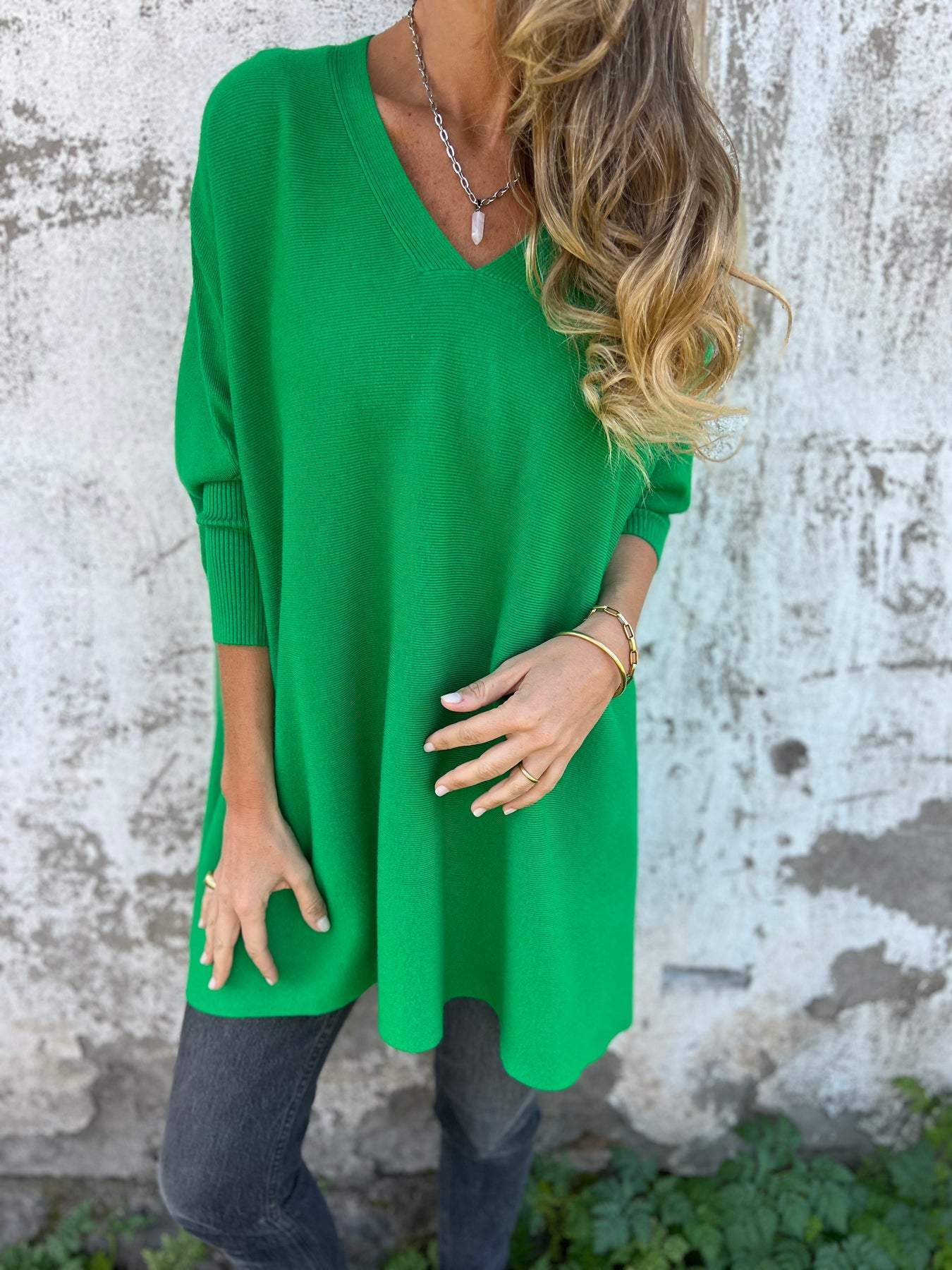 Relaxed V-Neck Long Sleeve Knit Top