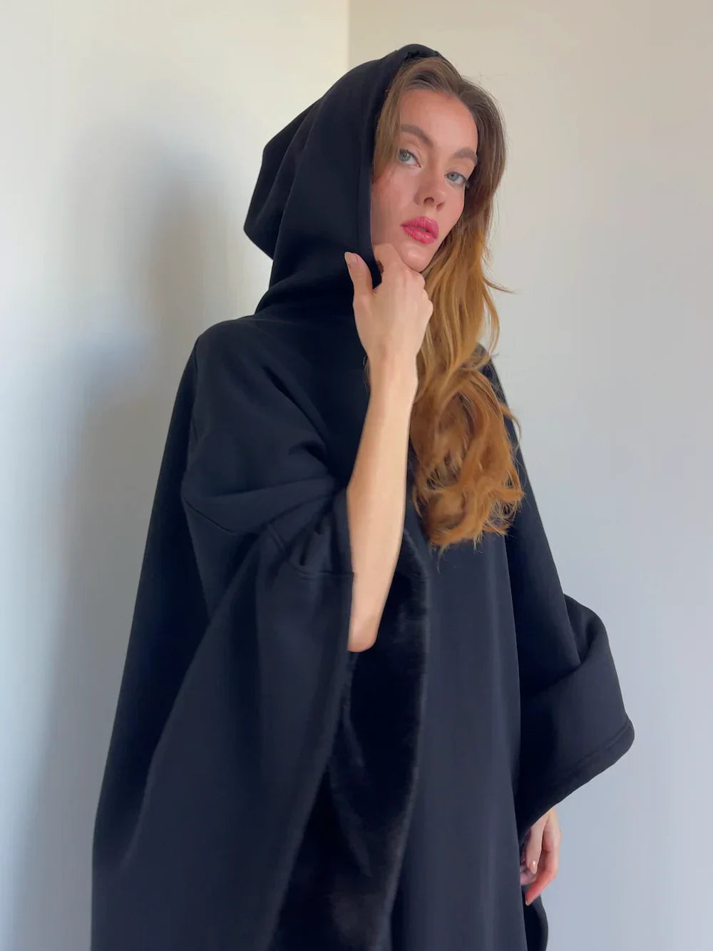 Oversized Hooded Fleece Cloak – Ultra-Warm Cozy Cape for Effortless Style