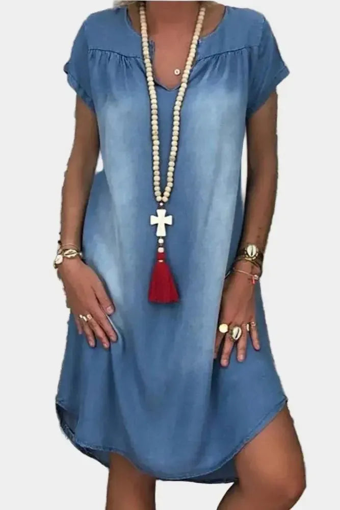 Relaxed Denim Shift Dress with Short Sleeves and Curved Hem