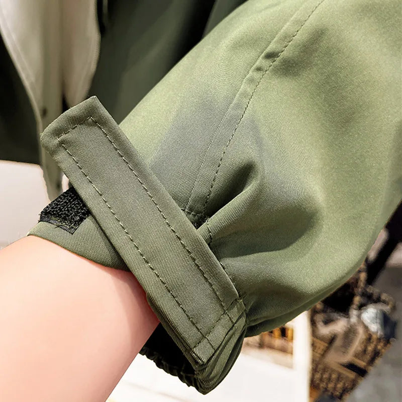 Layered Hooded Jacket with Contrast Trim for Modern Everyday Wear