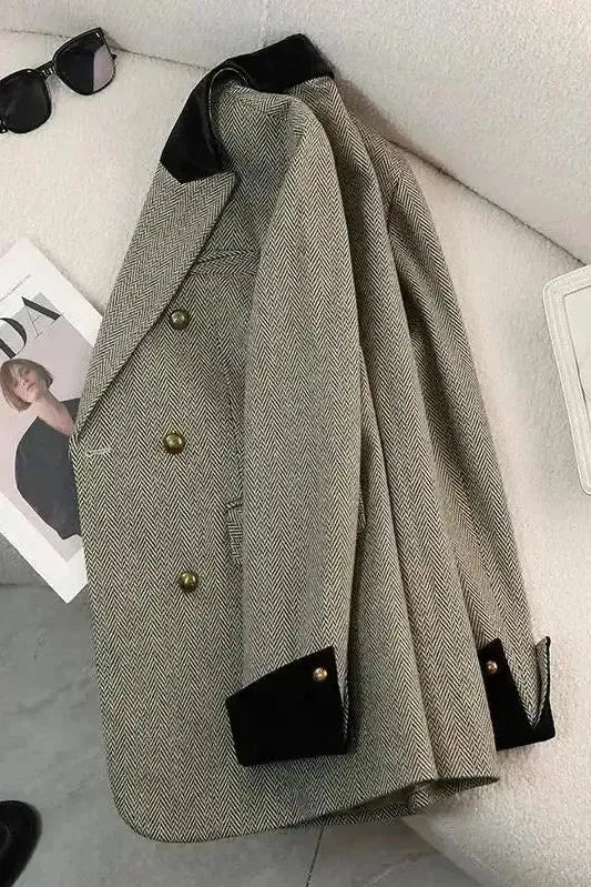 Tailored Plaid Blazer with Notched Lapel and Button Front
