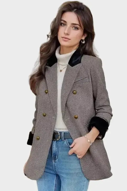 Tailored Plaid Blazer with Notched Lapel and Button Front