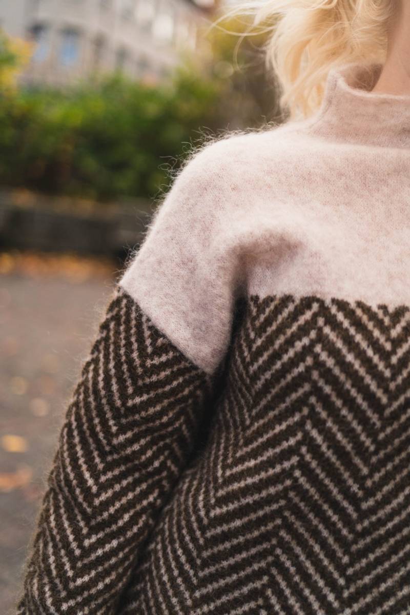 Cozy Two-Tone Chevron Knit Sweater with High Neck