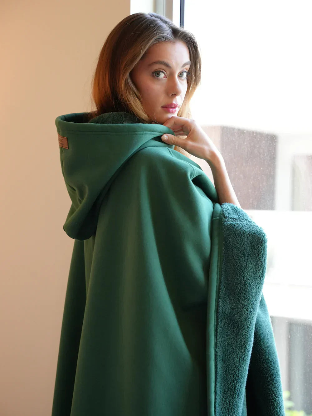 Oversized Hooded Fleece Cloak – Ultra-Warm Cozy Cape for Effortless Style