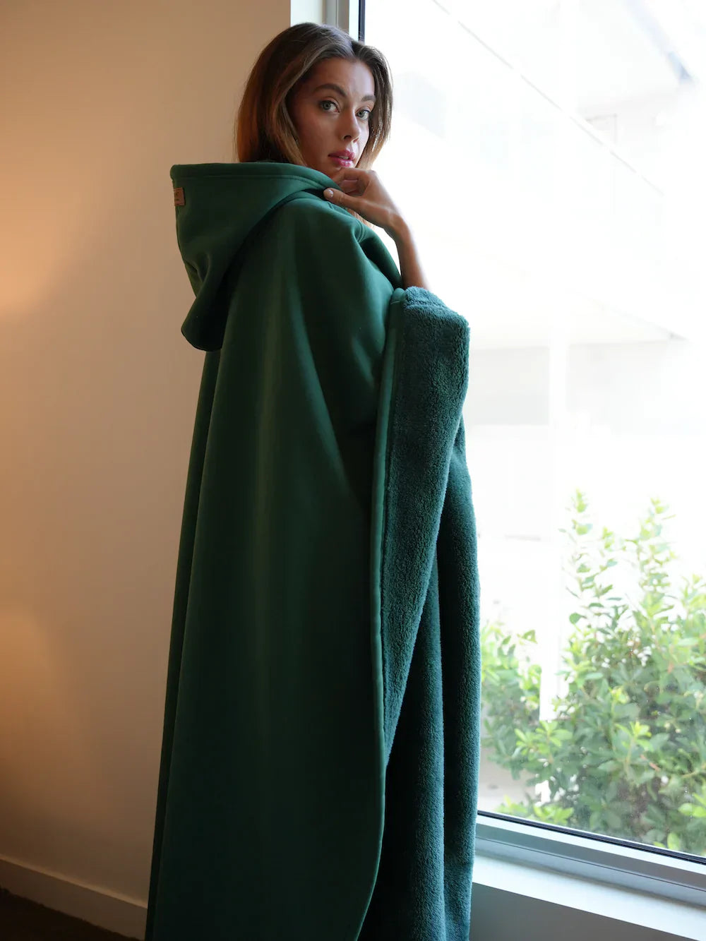 Oversized Hooded Fleece Cloak – Ultra-Warm Cozy Cape for Effortless Style