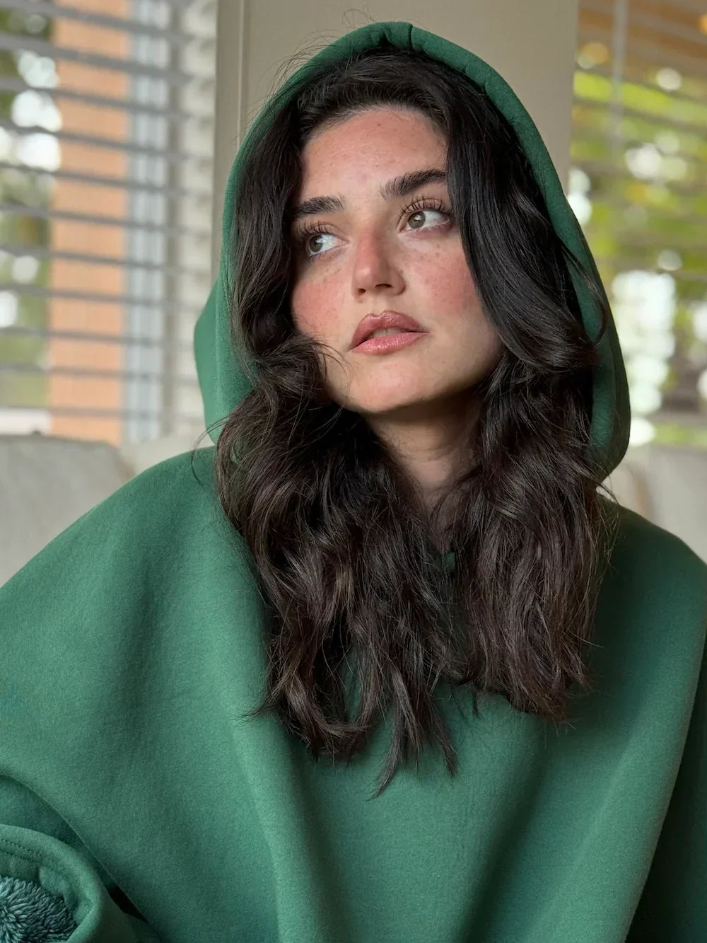 Oversized Hooded Fleece Cloak – Ultra-Warm Cozy Cape for Effortless Style