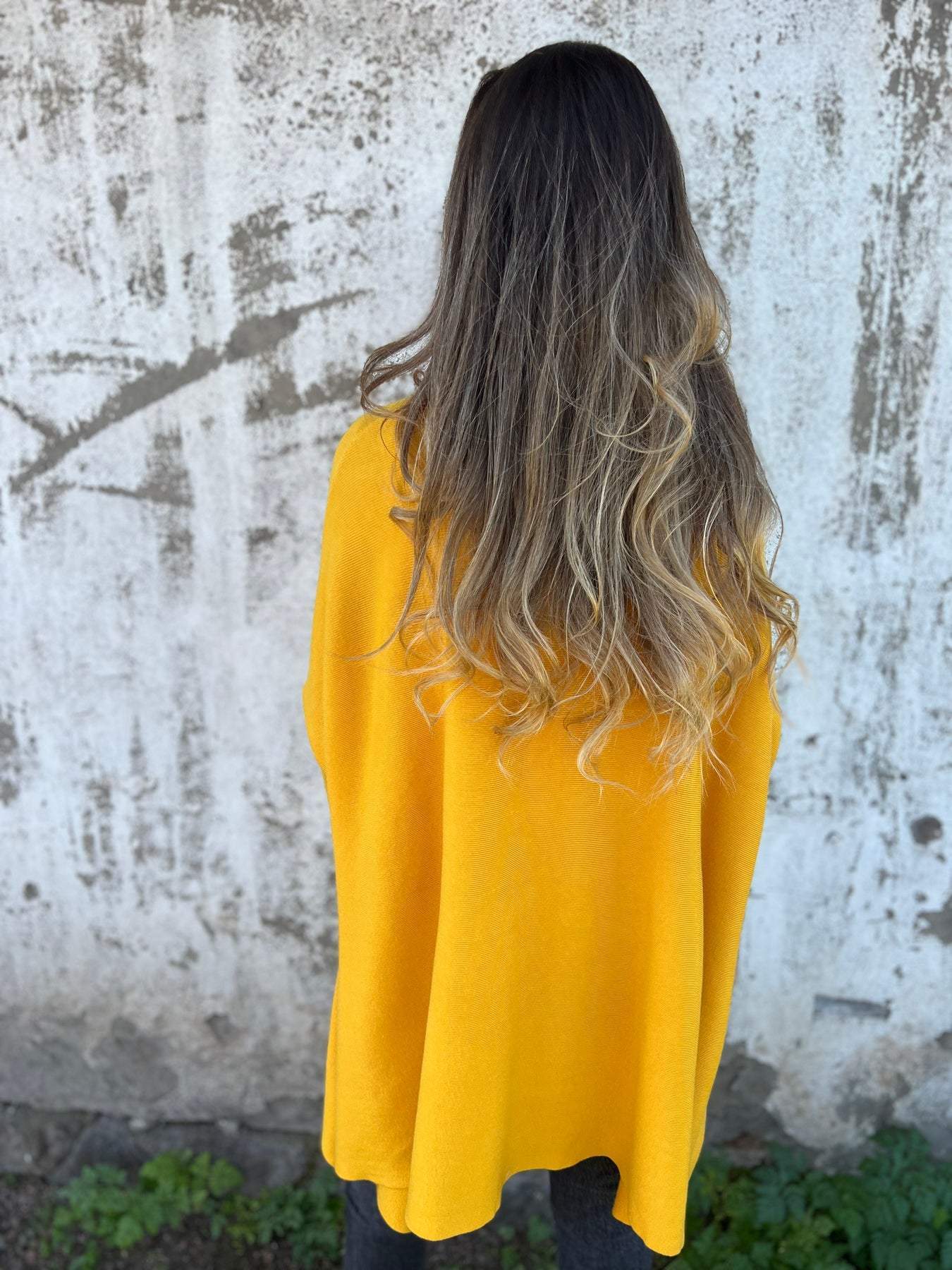 Relaxed V-Neck Long Sleeve Knit Top