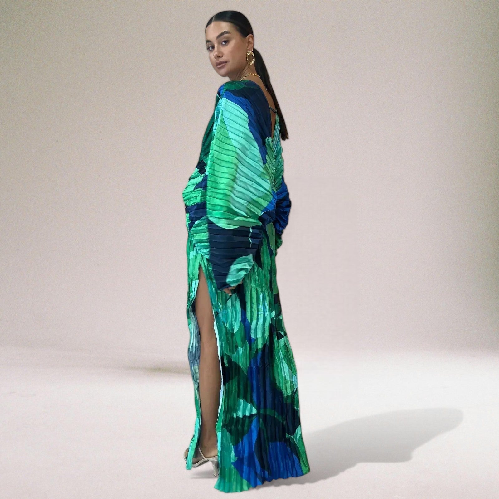 Elegant Abstract Print Kaftan Maxi Dress with Flowing Sleeves