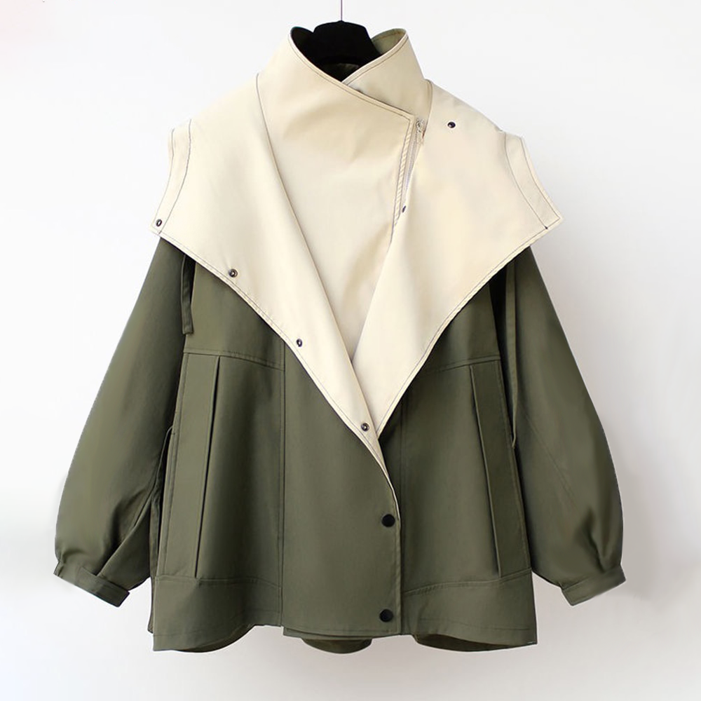 Layered Hooded Jacket with Contrast Trim for Modern Everyday Wear