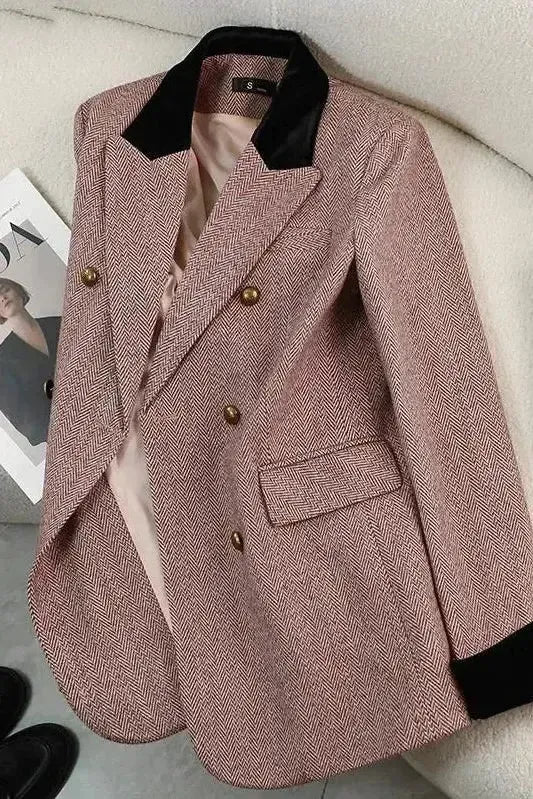 Tailored Plaid Blazer with Notched Lapel and Button Front