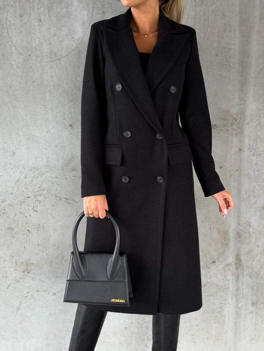 Elegant Long Tailored Coat for Timeless Everyday Style