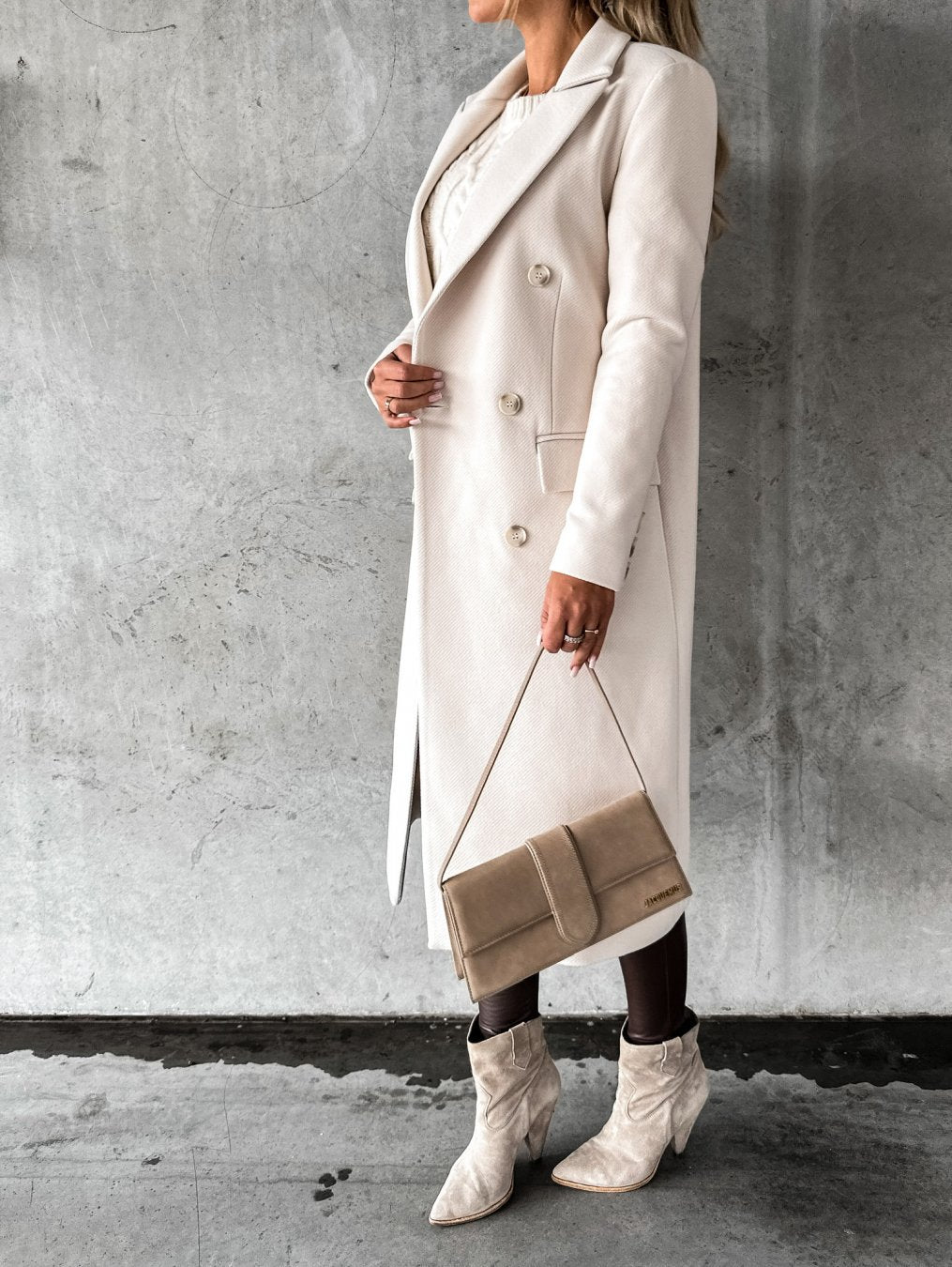 Elegant Long Tailored Coat for Timeless Everyday Style